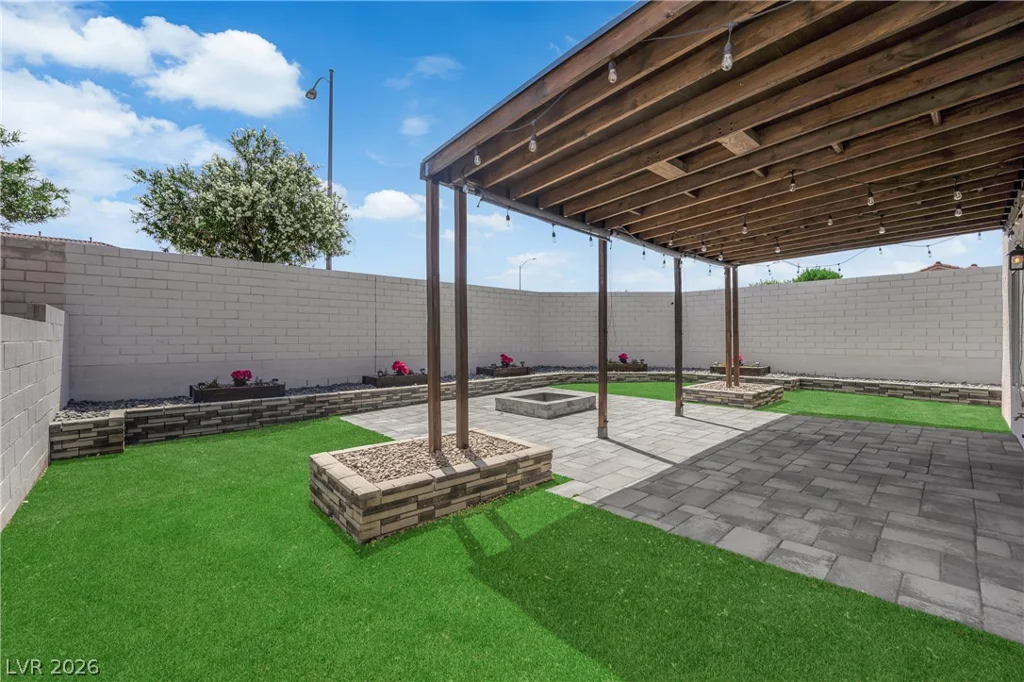 7829 Falling Pines, Las Vegas, NV 89143