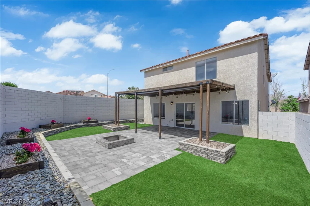 7829 Falling Pines, Las Vegas, NV 89143
