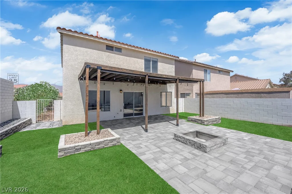 7829 Falling Pines, Las Vegas, NV 89143