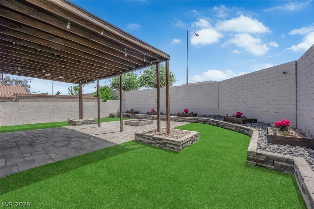 7829 Falling Pines, Las Vegas, NV 89143