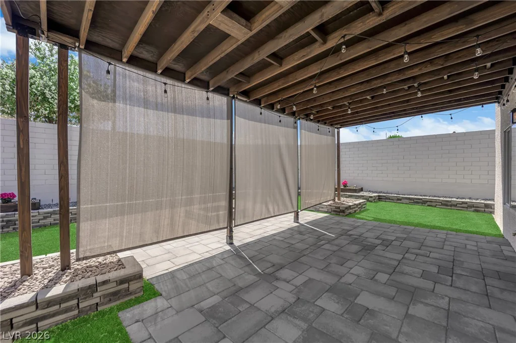 7829 Falling Pines, Las Vegas, NV 89143