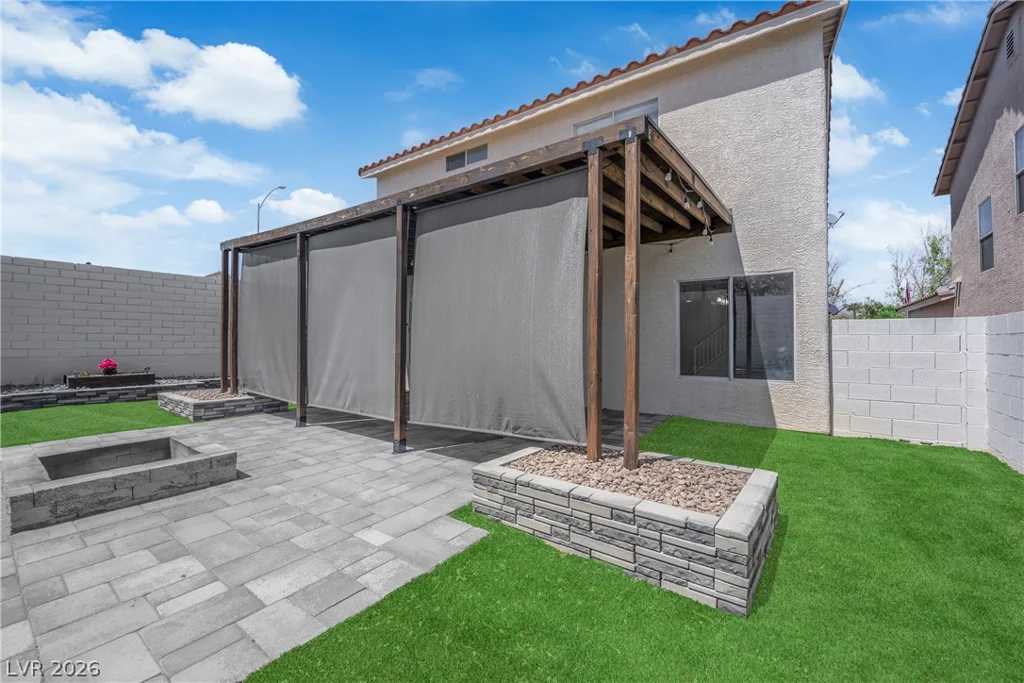 7829 Falling Pines, Las Vegas, NV 89143