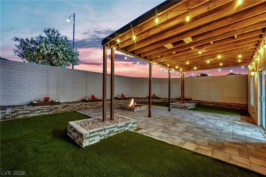 7829 Falling Pines, Las Vegas, NV 89143