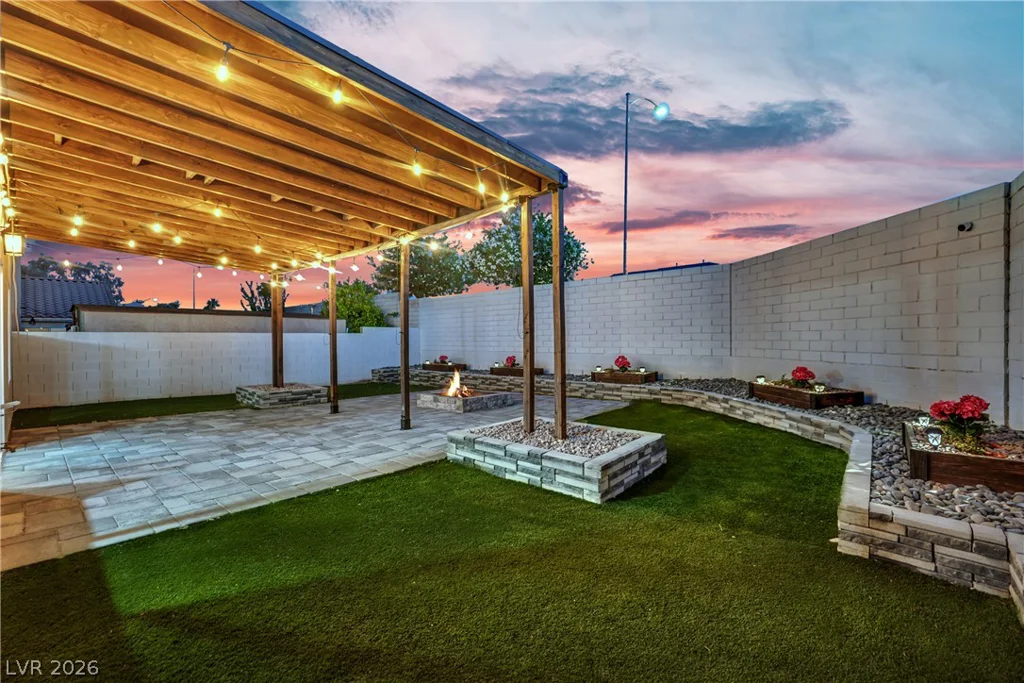 7829 Falling Pines, Las Vegas, NV 89143
