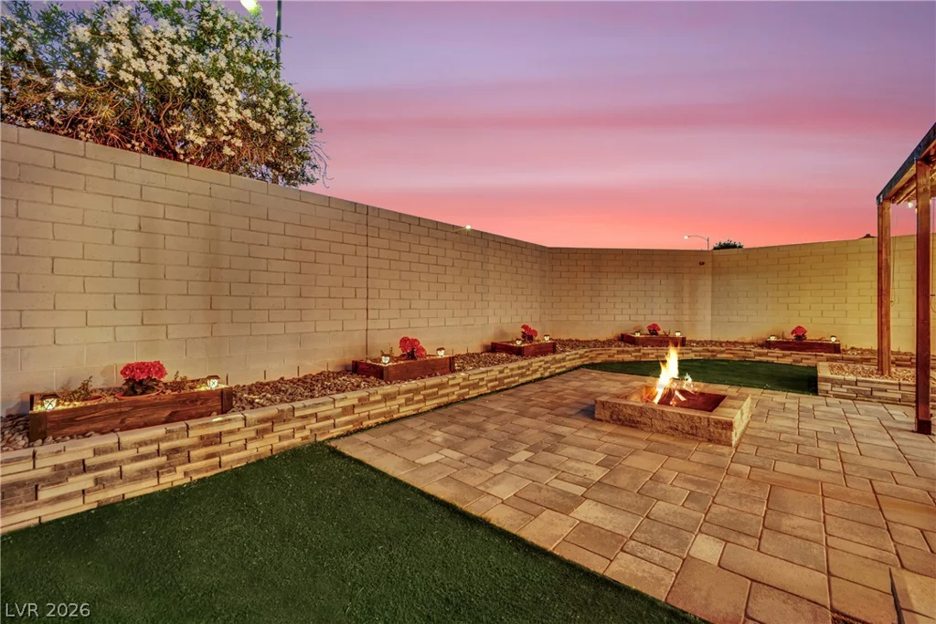 7829 Falling Pines, Las Vegas, NV 89143