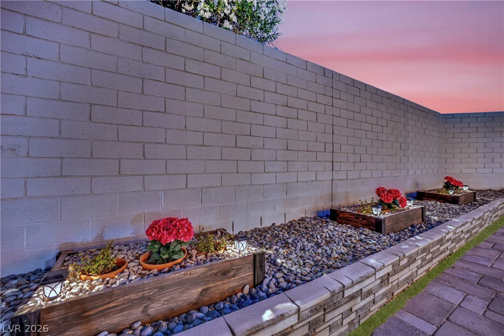 7829 Falling Pines, Las Vegas, NV 89143