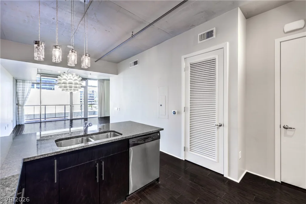 353 Bonneville, Las Vegas, NV 89101