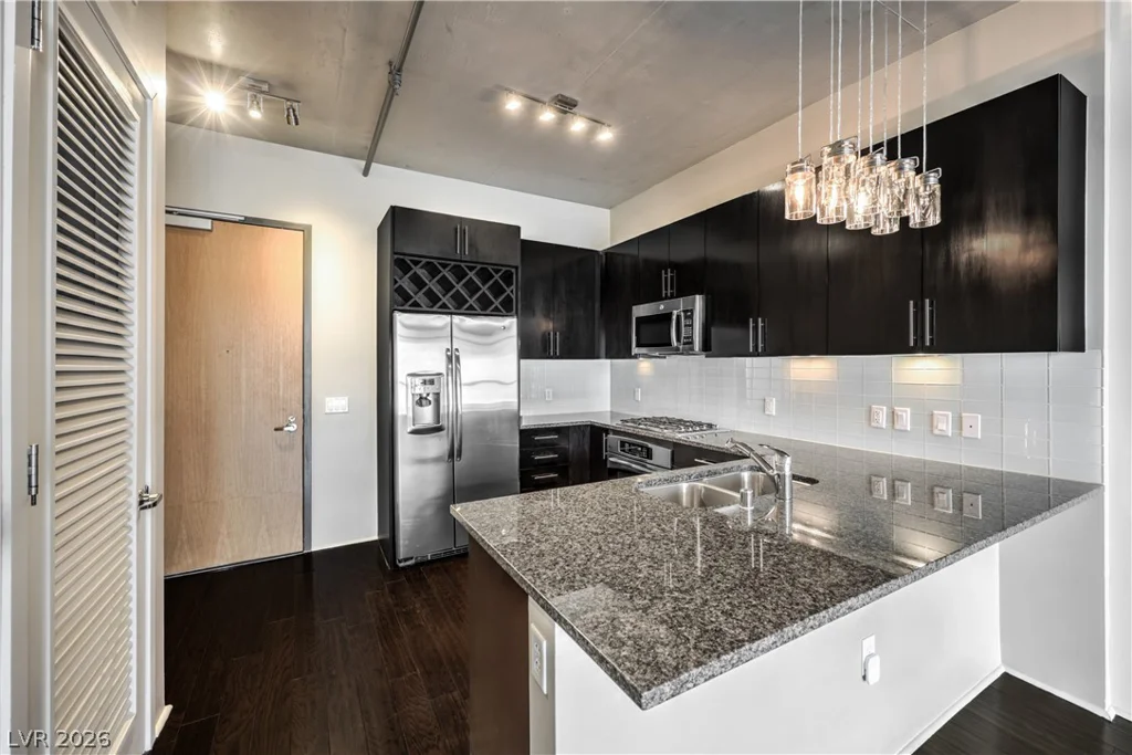 353 Bonneville, Las Vegas, NV 89101