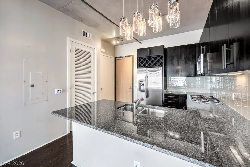 353 Bonneville, Las Vegas, NV 89101