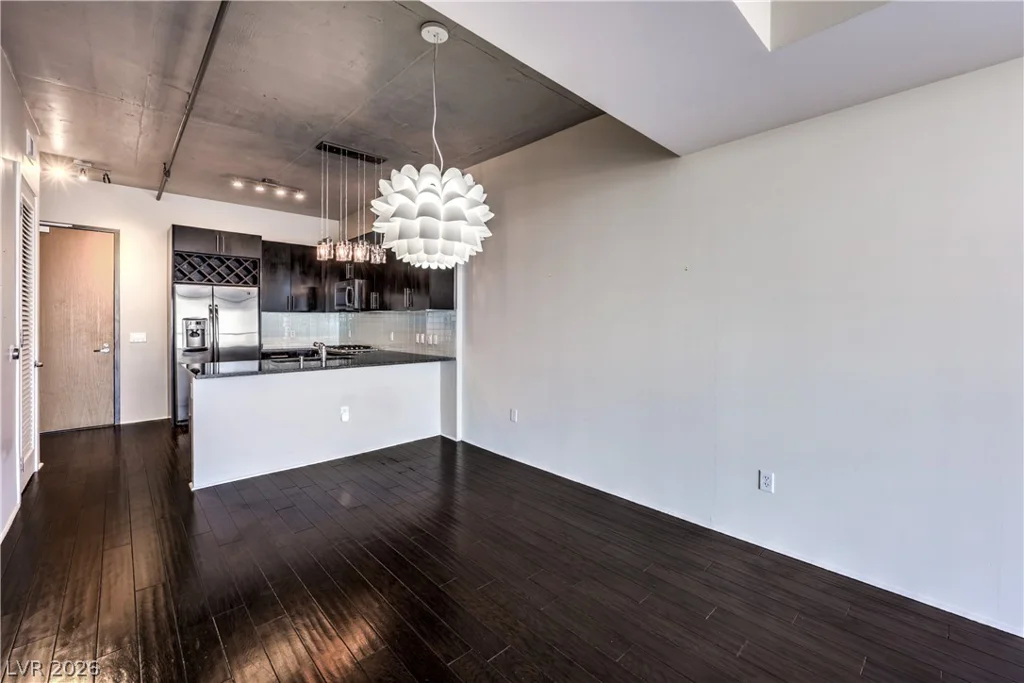 353 Bonneville, Las Vegas, NV 89101