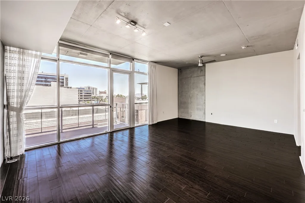 353 Bonneville, Las Vegas, NV 89101