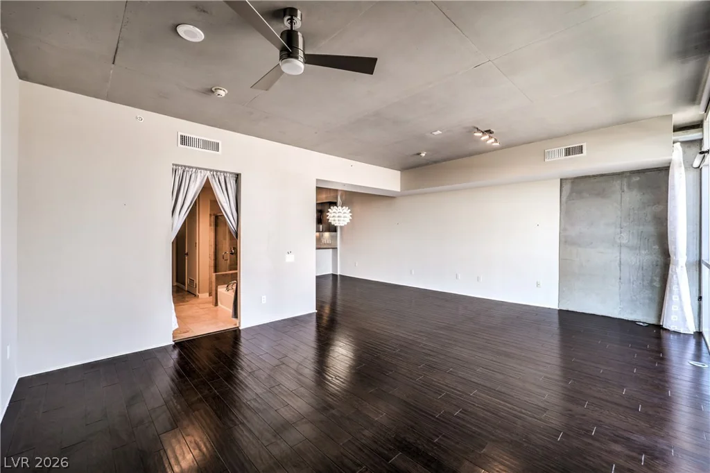 353 Bonneville, Las Vegas, NV 89101