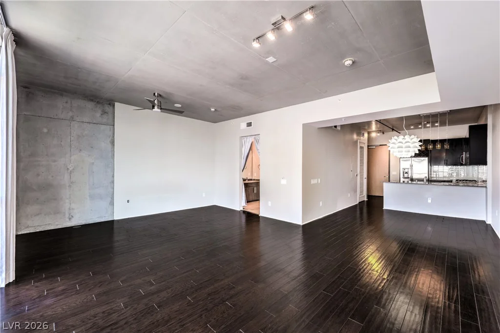 353 Bonneville, Las Vegas, NV 89101