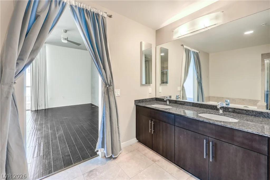 353 Bonneville, Las Vegas, NV 89101