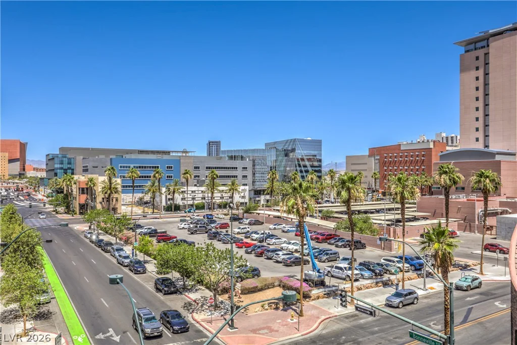 353 Bonneville, Las Vegas, NV 89101