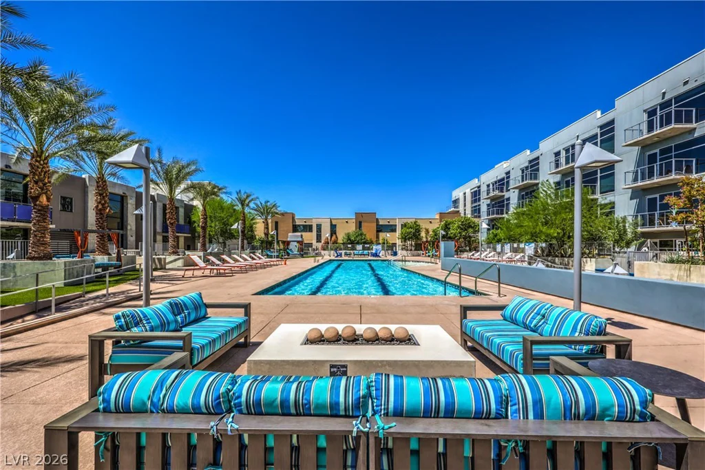 353 Bonneville, Las Vegas, NV 89101
