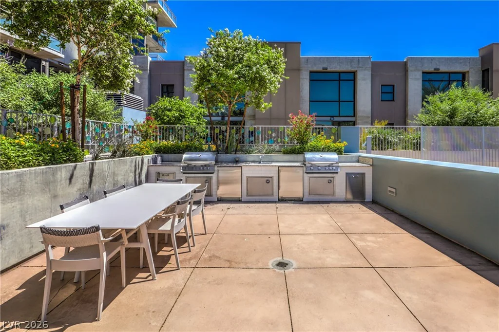 353 Bonneville, Las Vegas, NV 89101