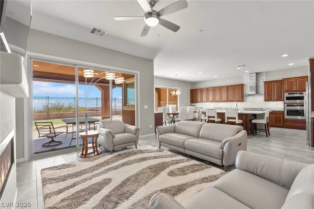 224 Highspring, Las Vegas, NV 89138