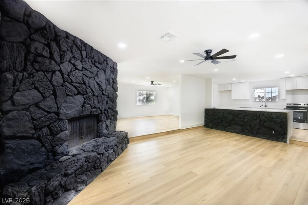 5800 Cory, Las Vegas, NV 89107