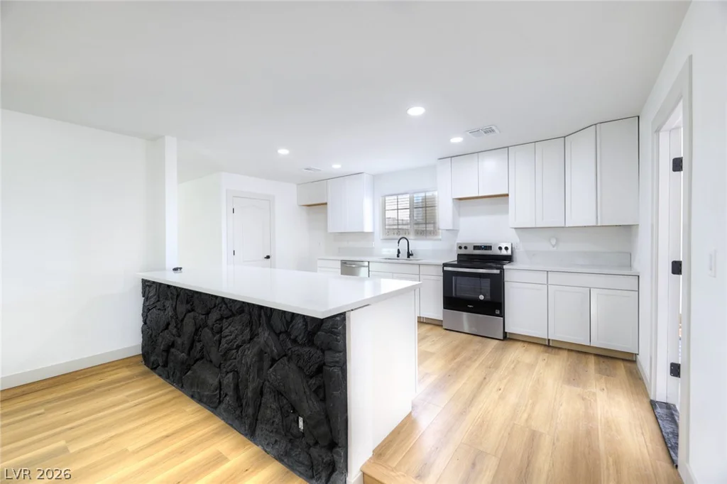 5800 Cory, Las Vegas, NV 89107