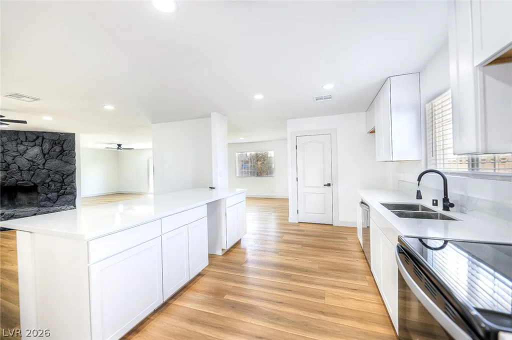 5800 Cory, Las Vegas, NV 89107