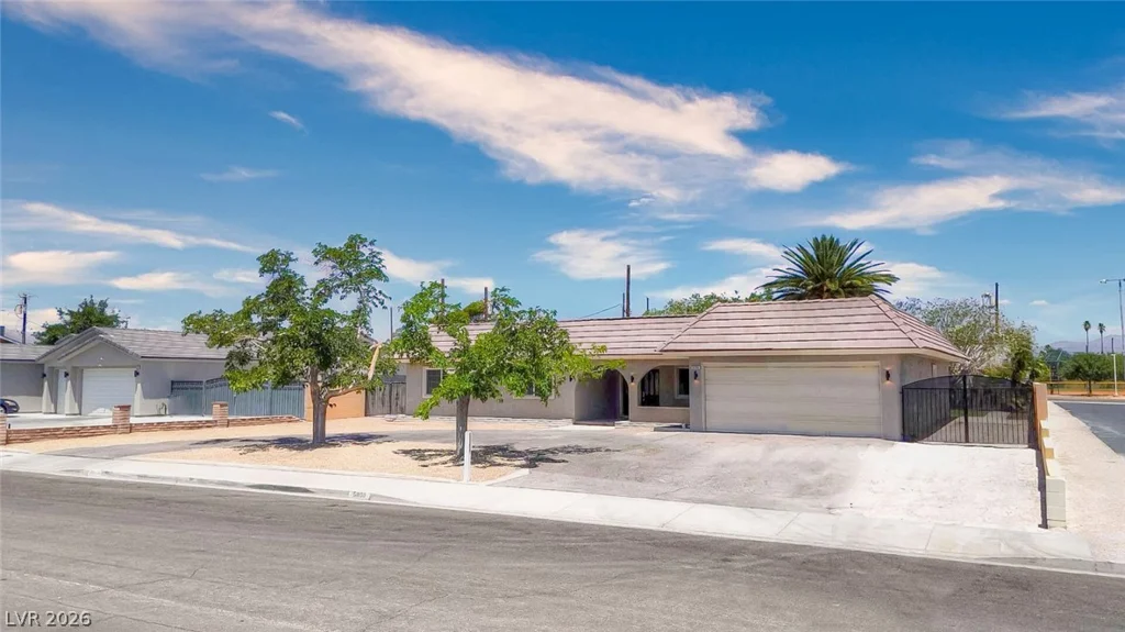 5800 Cory, Las Vegas, NV 89107