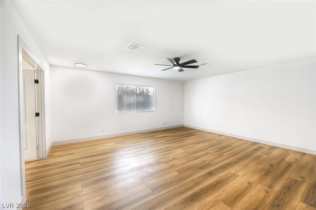 5800 Cory, Las Vegas, NV 89107