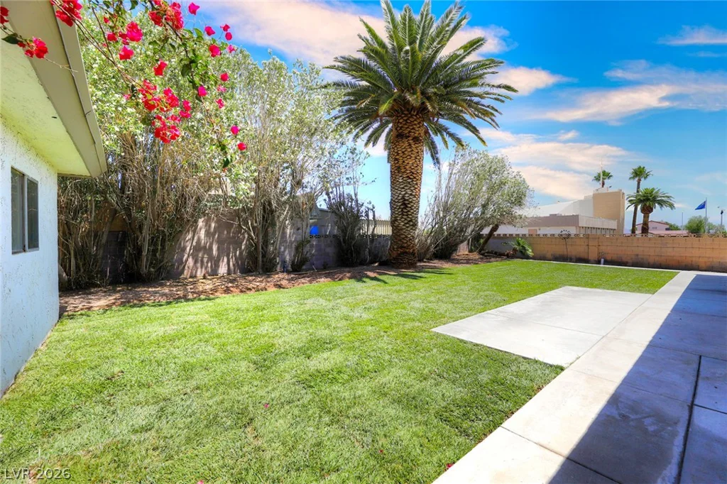 5800 Cory, Las Vegas, NV 89107
