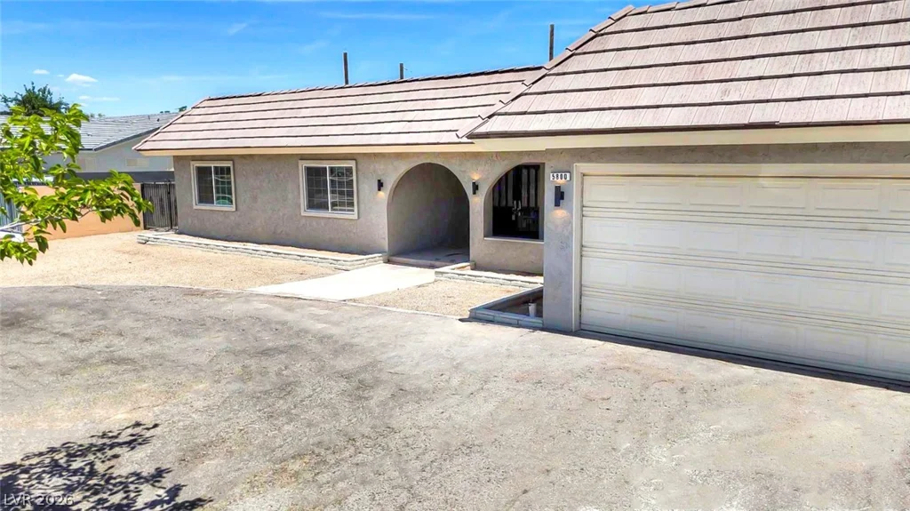 5800 Cory, Las Vegas, NV 89107