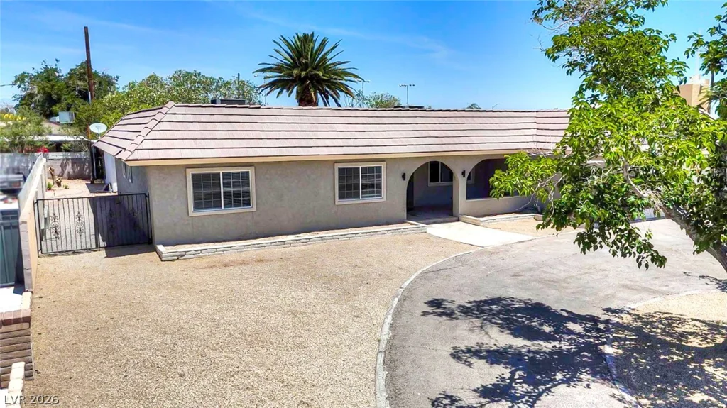 5800 Cory, Las Vegas, NV 89107