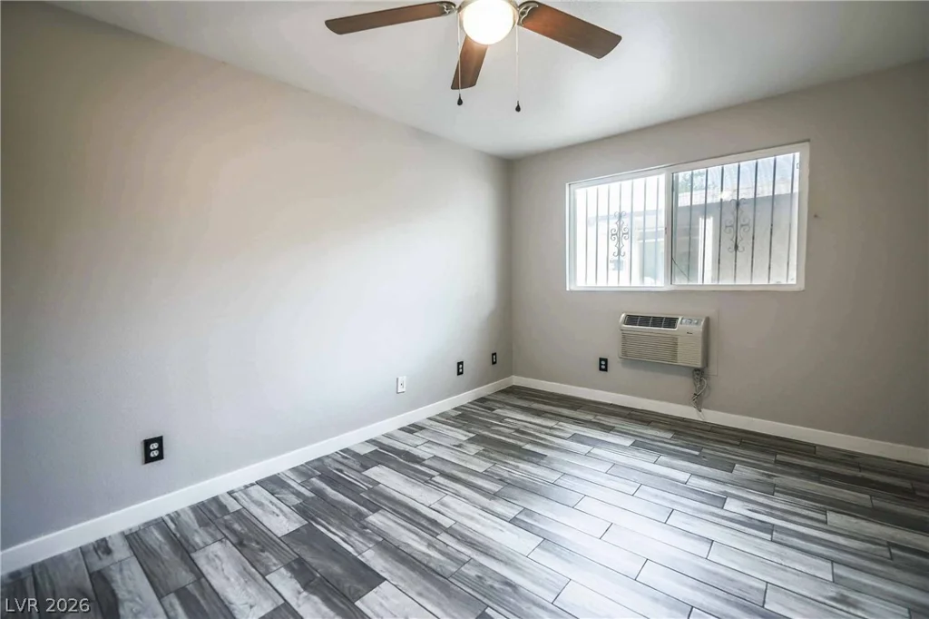 5326 Swenson, Las Vegas, NV 89119