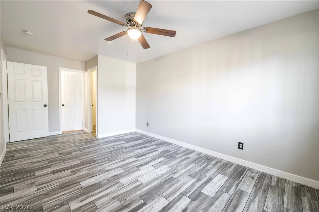 5326 Swenson, Las Vegas, NV 89119