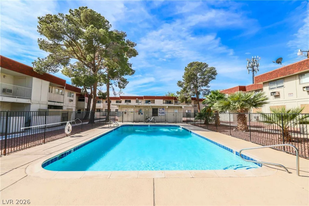 5326 Swenson, Las Vegas, NV 89119