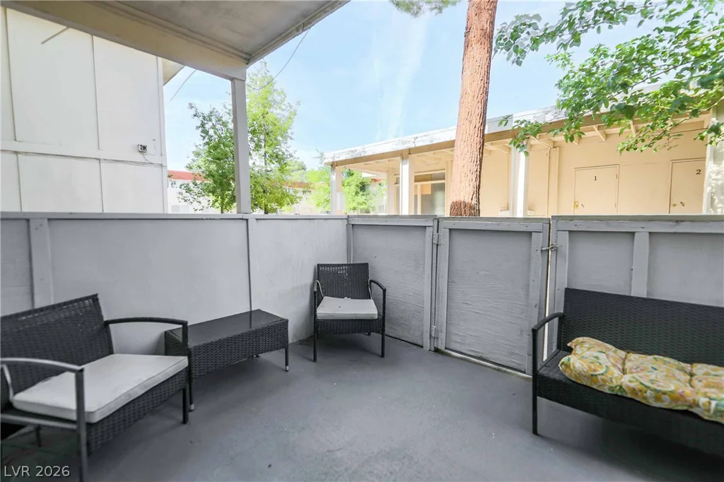 5326 Swenson, Las Vegas, NV 89119