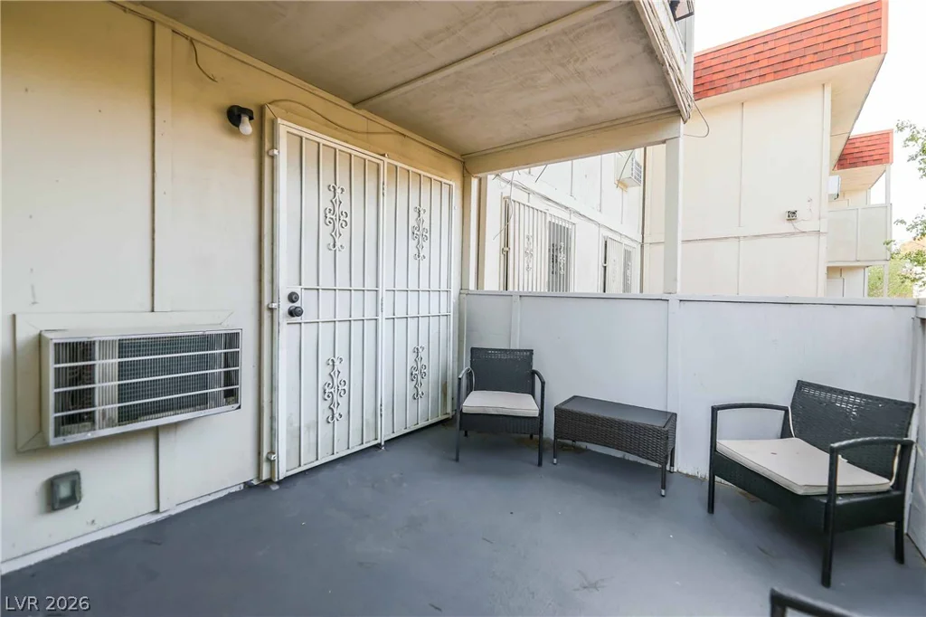 5326 Swenson, Las Vegas, NV 89119