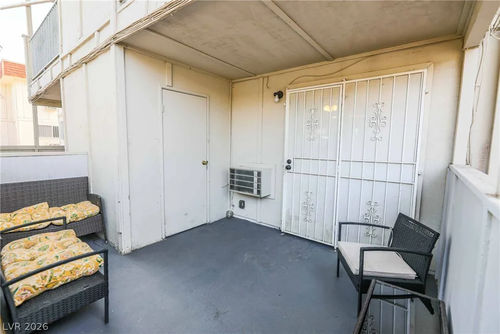5326 Swenson, Las Vegas, NV 89119