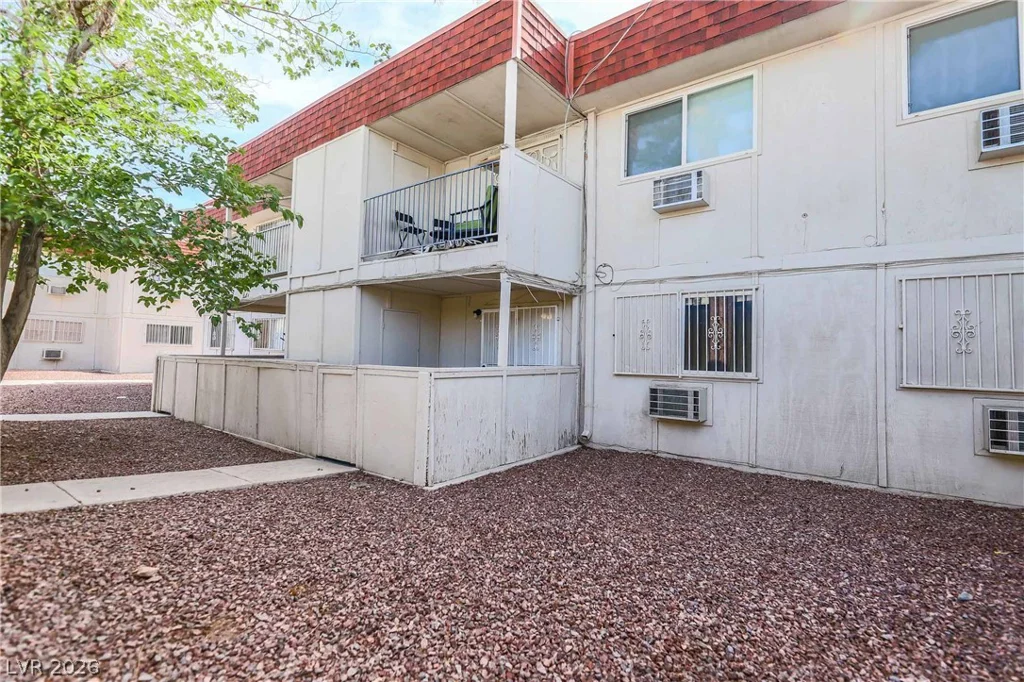 5326 Swenson, Las Vegas, NV 89119