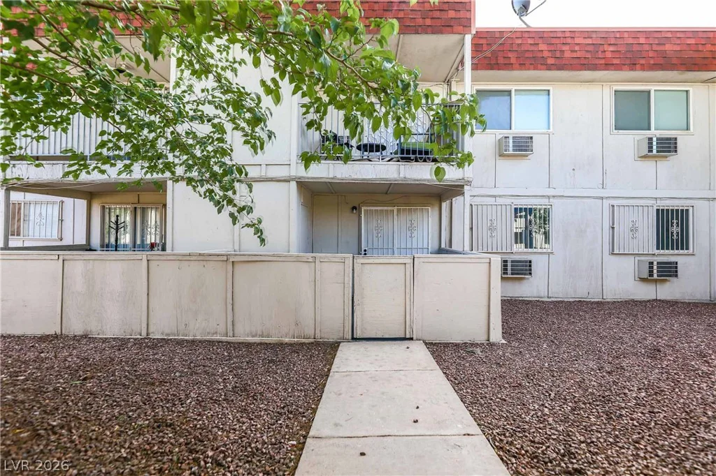5326 Swenson, Las Vegas, NV 89119