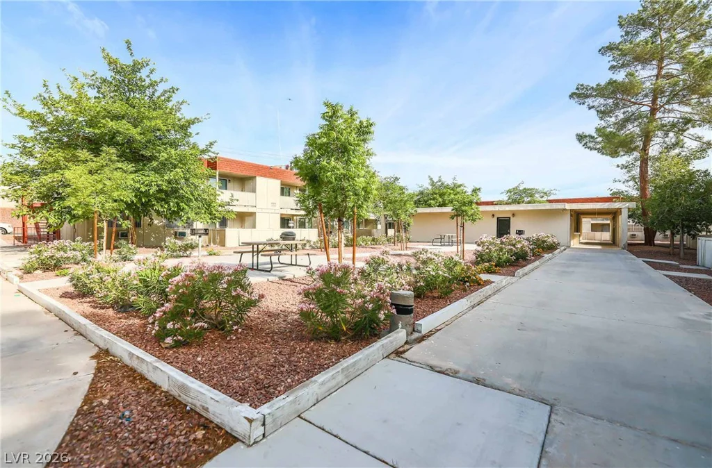 5326 Swenson, Las Vegas, NV 89119