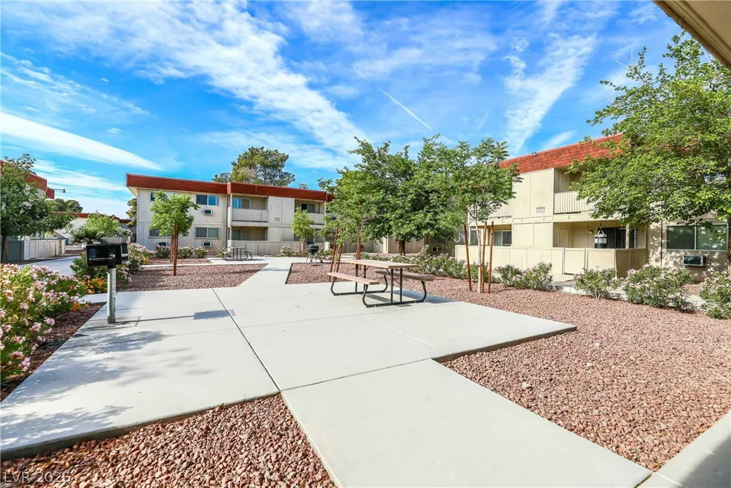 5326 Swenson, Las Vegas, NV 89119