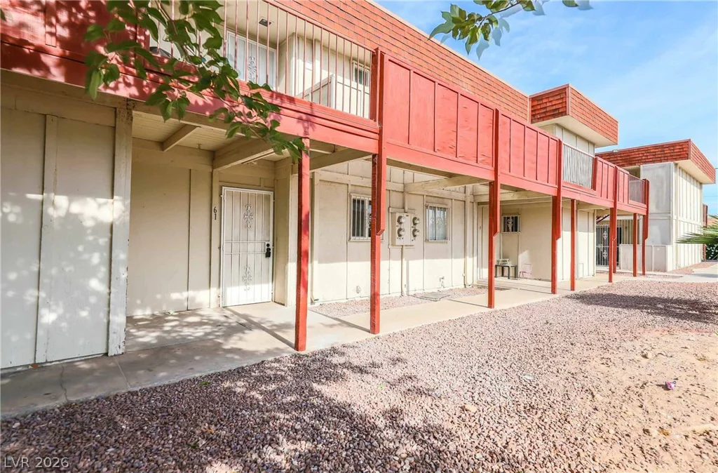 5326 Swenson, Las Vegas, NV 89119