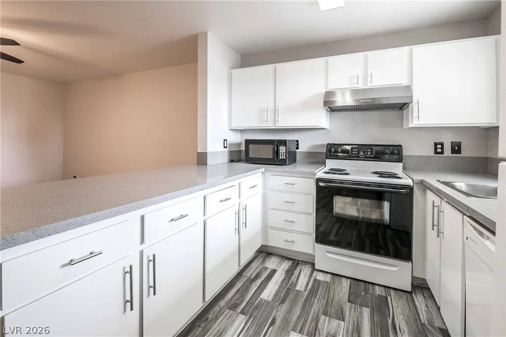 5326 Swenson, Las Vegas, NV 89119