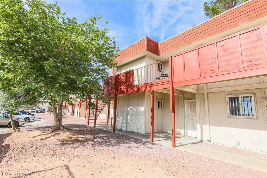 5326 Swenson, Las Vegas, NV 89119