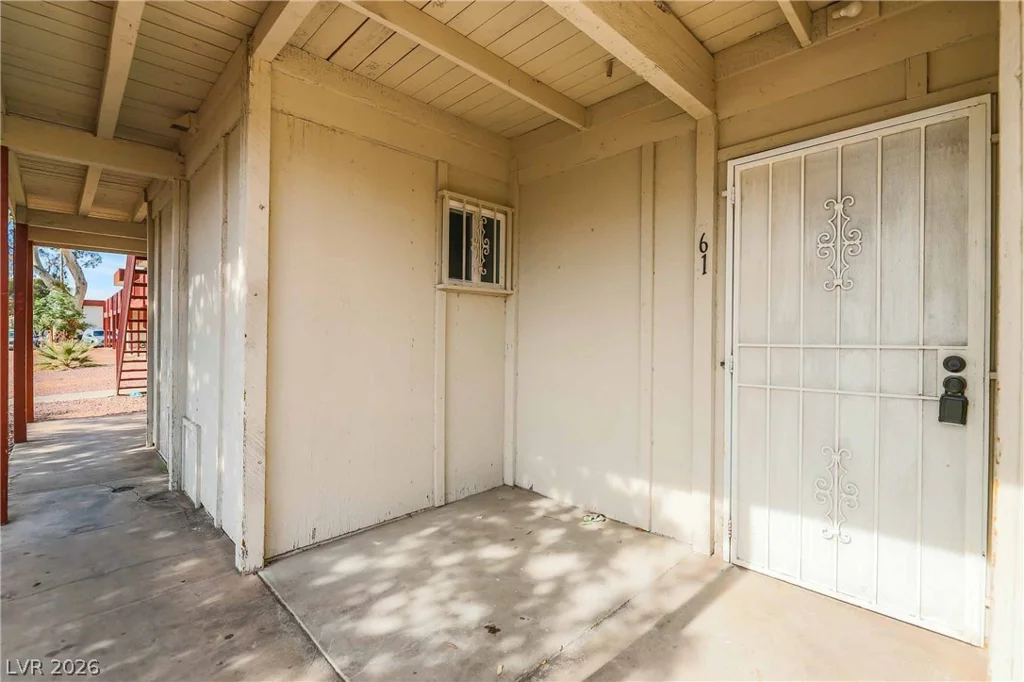 5326 Swenson, Las Vegas, NV 89119