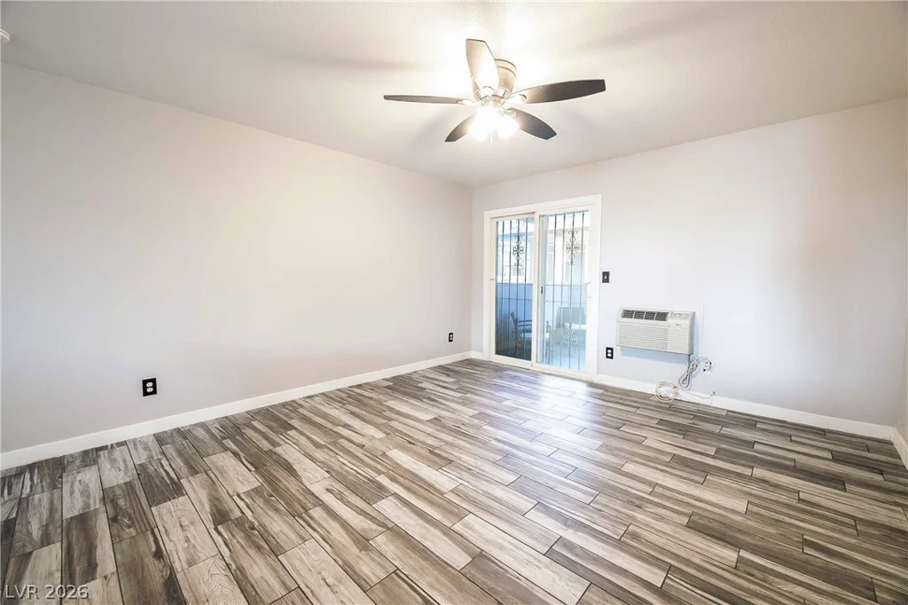 5326 Swenson, Las Vegas, NV 89119