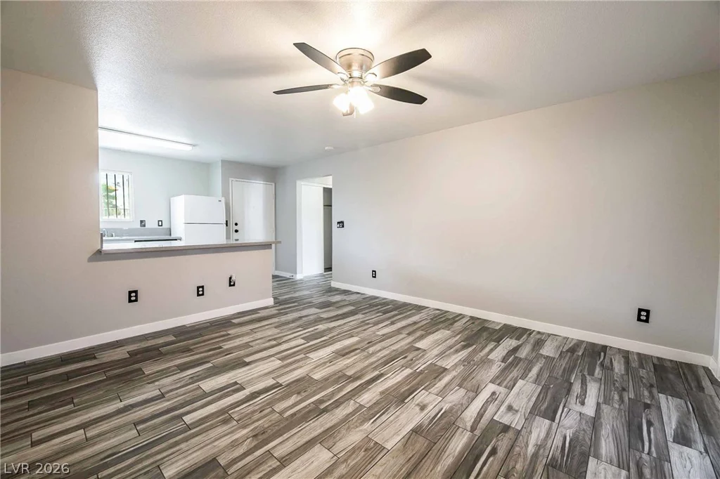 5326 Swenson, Las Vegas, NV 89119