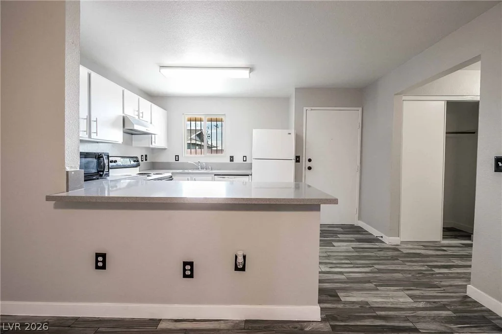 5326 Swenson, Las Vegas, NV 89119