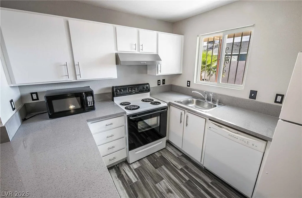 5326 Swenson, Las Vegas, NV 89119