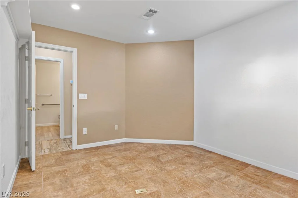 8245 Aqua Spray, Las Vegas, NV 89128