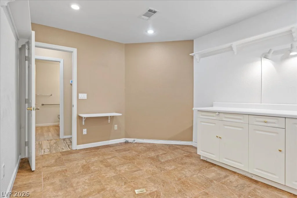 8245 Aqua Spray, Las Vegas, NV 89128